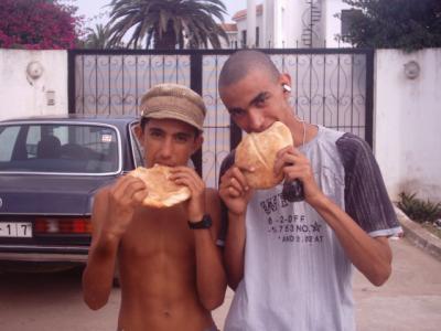 avec 2 khobzate 3alaaaaaaaam al3awd